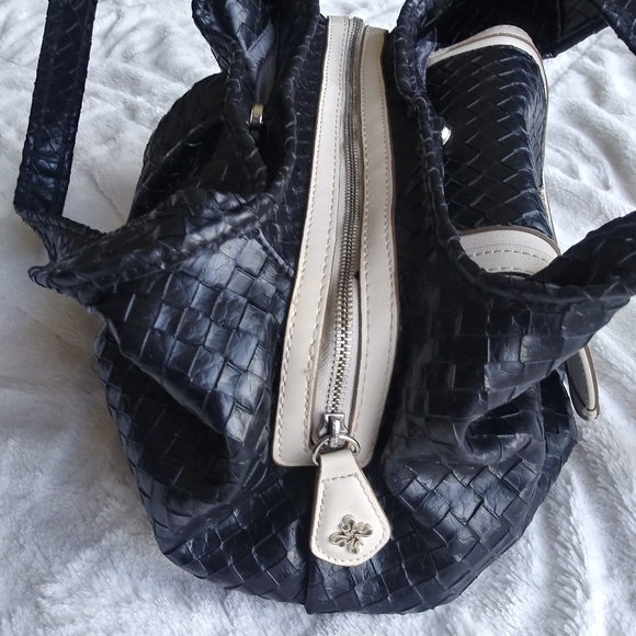- Simplyvera Vera Wang handbag. - Picture 5 of 8